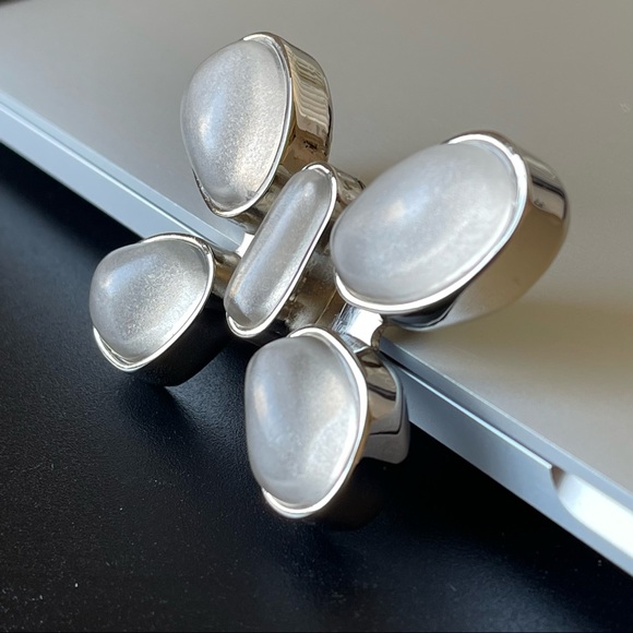 Vintage silver color butterfly abstract futuristic shape special Design brooch - Picture 4 of 11